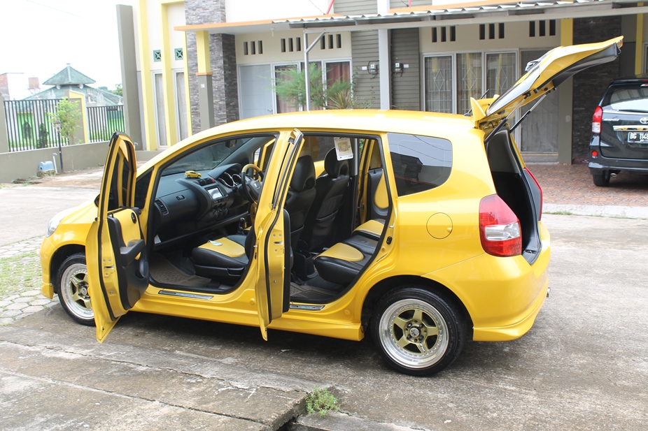 Over Credit Honda Jazz Vtec 2005 MT Limited Edition "Kuning" --> Khusus Pemakai