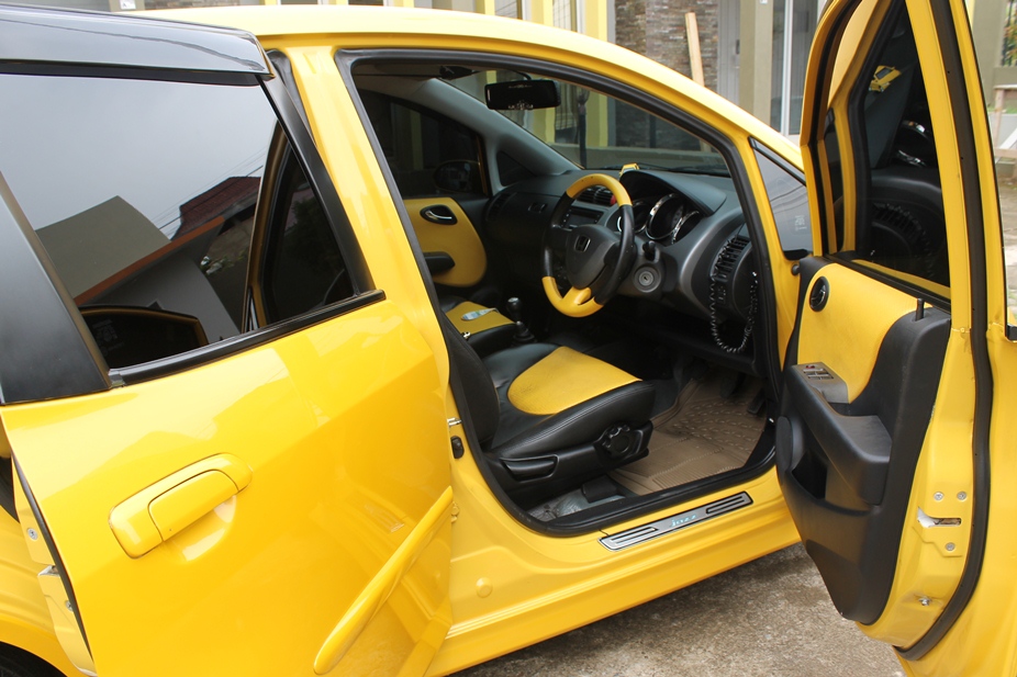 Over Credit Honda Jazz Vtec 2005 MT Limited Edition "Kuning" --> Khusus Pemakai