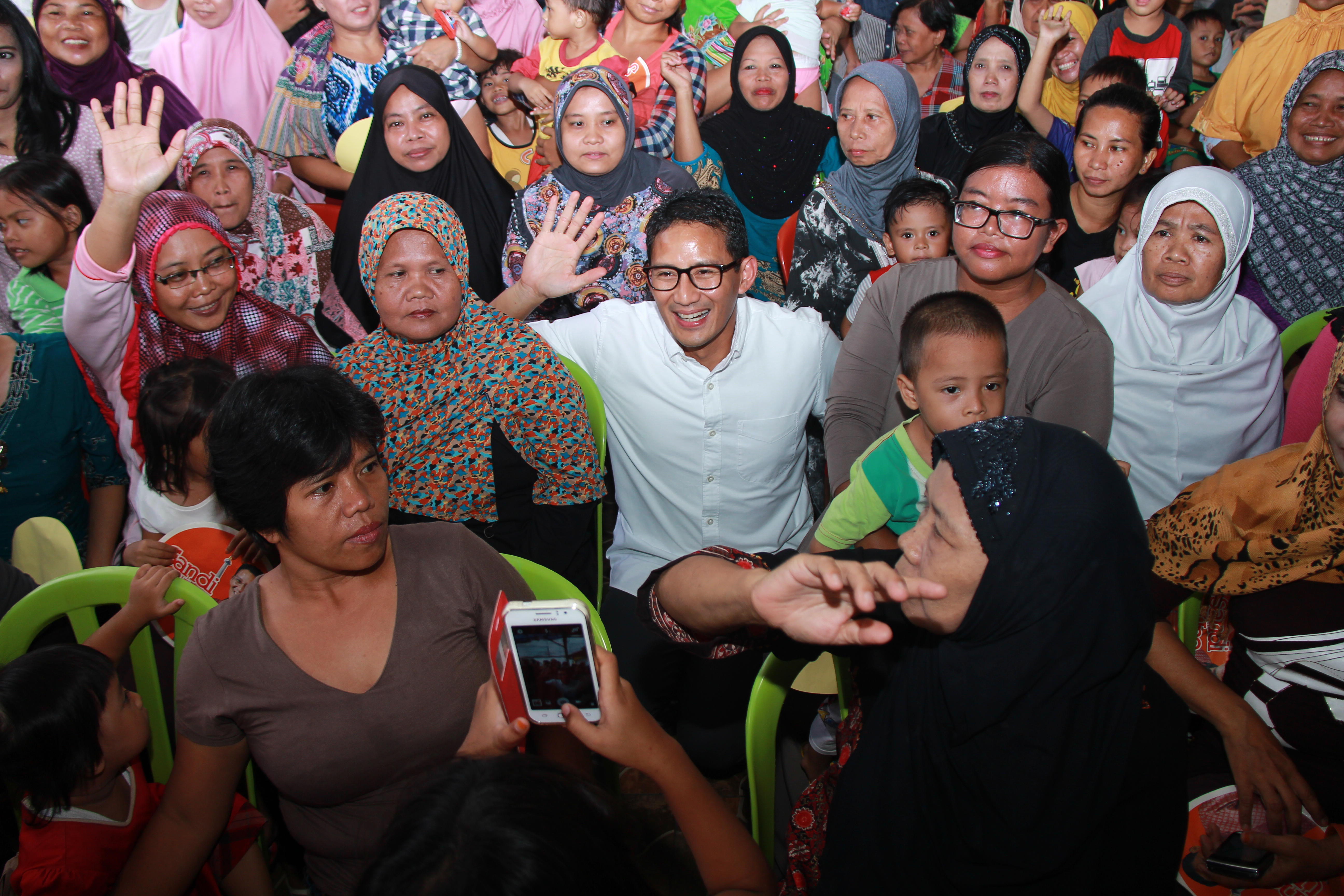 disambangi-sandiaga-uno-warga-bukit-duri-ini-baru-gubernur-gue