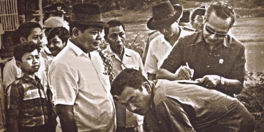 5 Gaya Blusukan Pak Harto