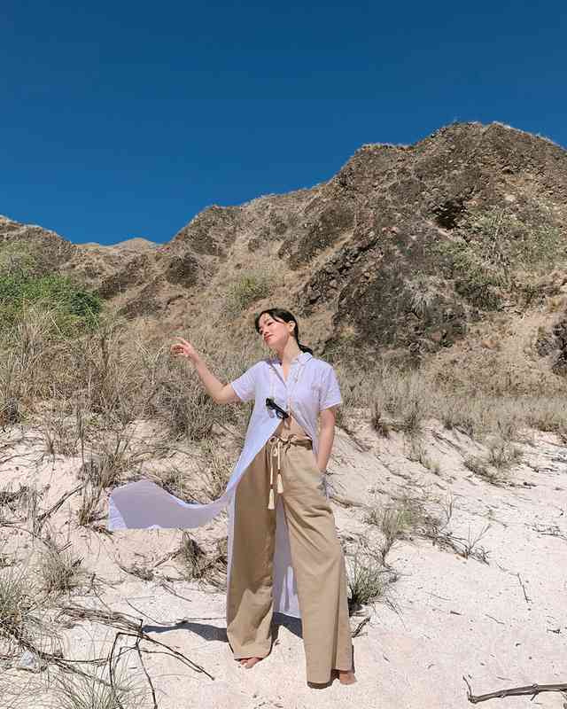 Melihat Instagram Elxi Elvina Dengan Hasrat Terpesona