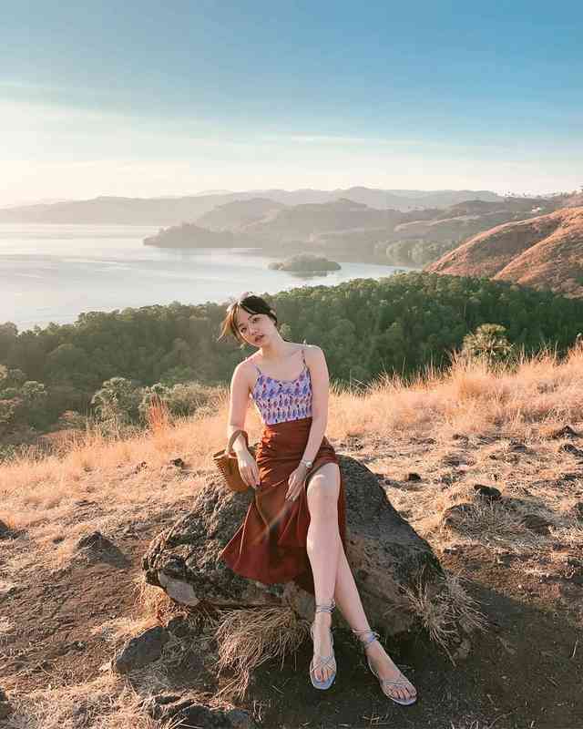 Melihat Instagram Elxi Elvina Dengan Hasrat Terpesona