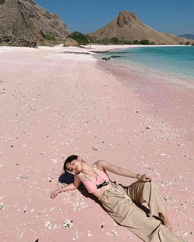 Melihat Instagram Elxi Elvina Dengan Hasrat Terpesona