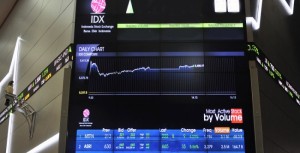 PERUSAHAAN ASURANSI 37 TAHUN MASUK BURSA SAHAM