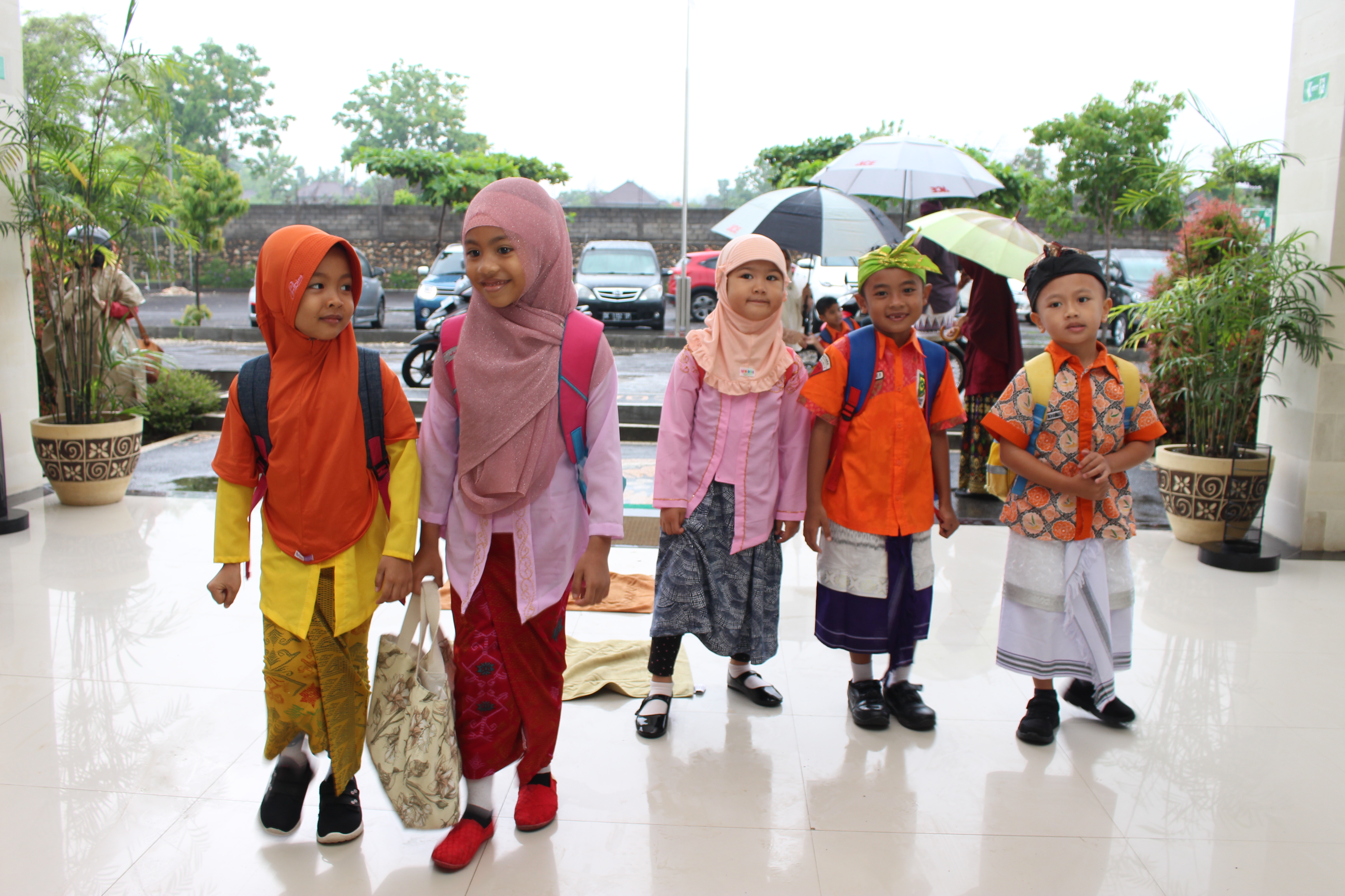 Kamis Semakin Manis Karena Wajib Kebaya Di Daerah Ini.