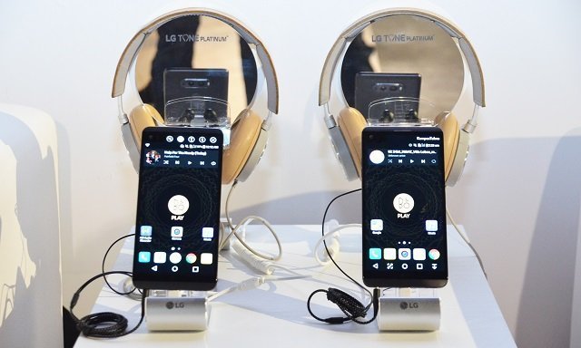 lg-v20-android-nougat-pertama