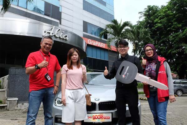 Mantap! Rutin Isi Paket Data 4G Orang Ini Bawa Pulang Mobil BMW