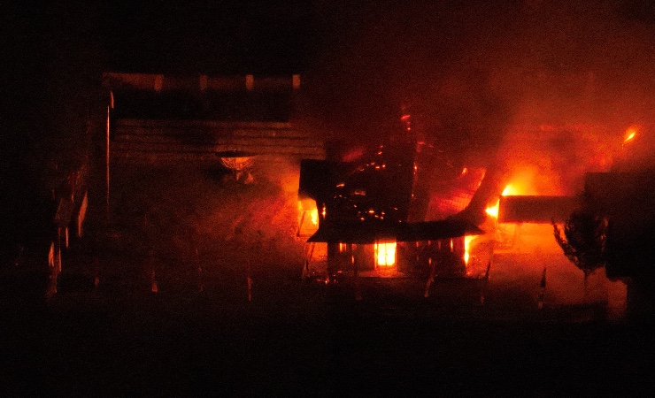 dana-desa-diduga-jadi-pemicu-massa-bakar-7-kantor-pemerintah-di-puncak