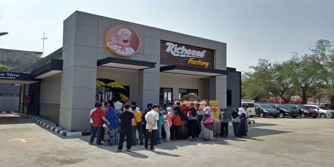 Richeese , Produk Lokal Yang Berhasil Bersaing Dengan Merk Raksasa Fried Chicken Luar