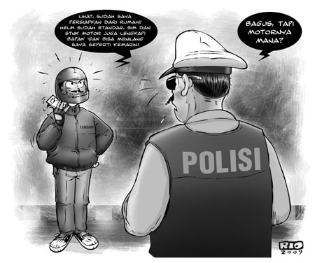 Salah kaprah pemakaian helm di Indonesia....