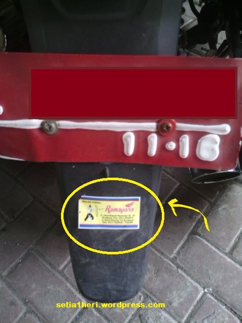 aman lahir bathin sepertinya -> Stiker Tulisan di spakbor belakang