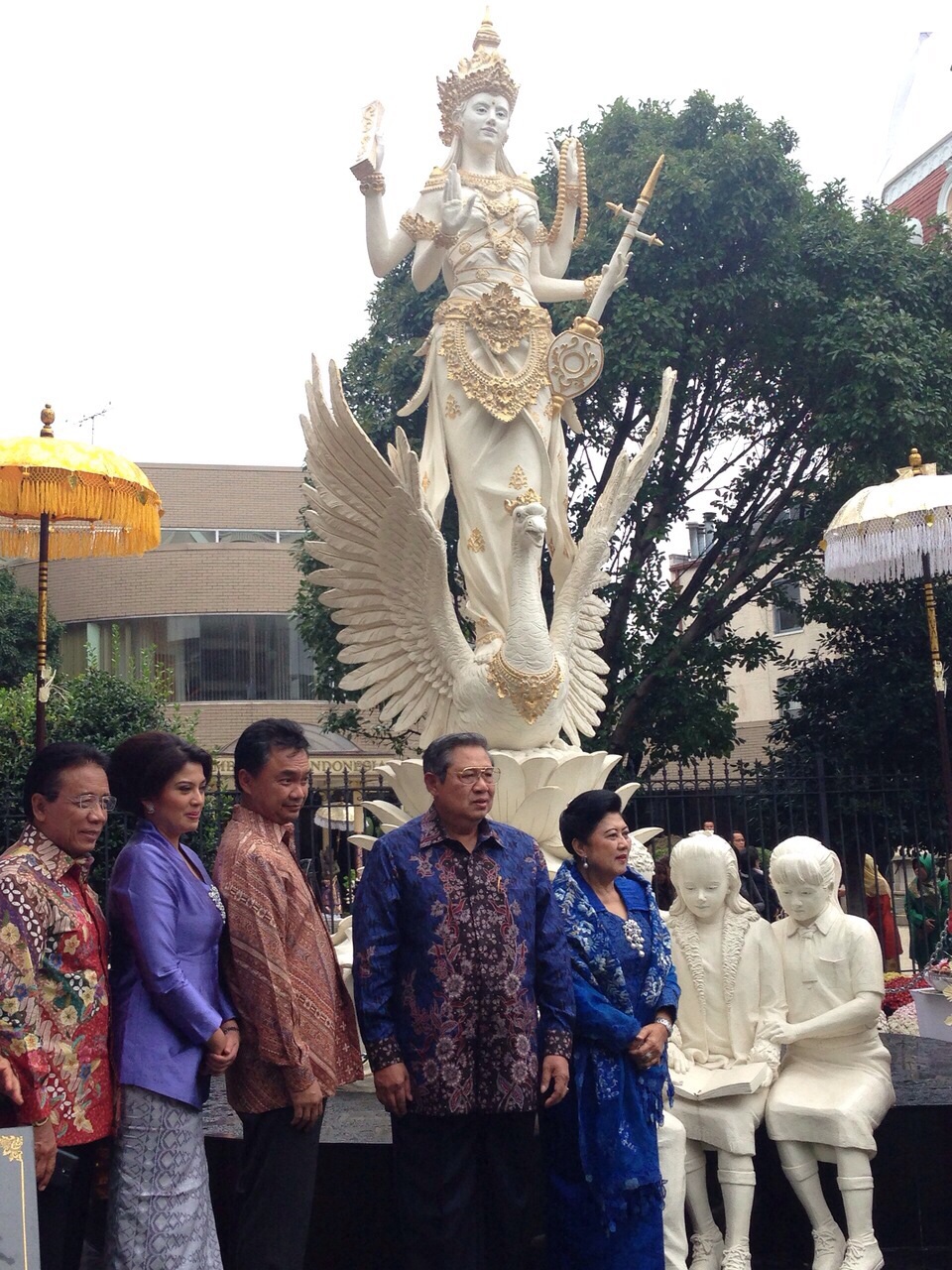 patung-dewi-saraswati-menghiasai-halaman-kedubes-indonesia-di-washington