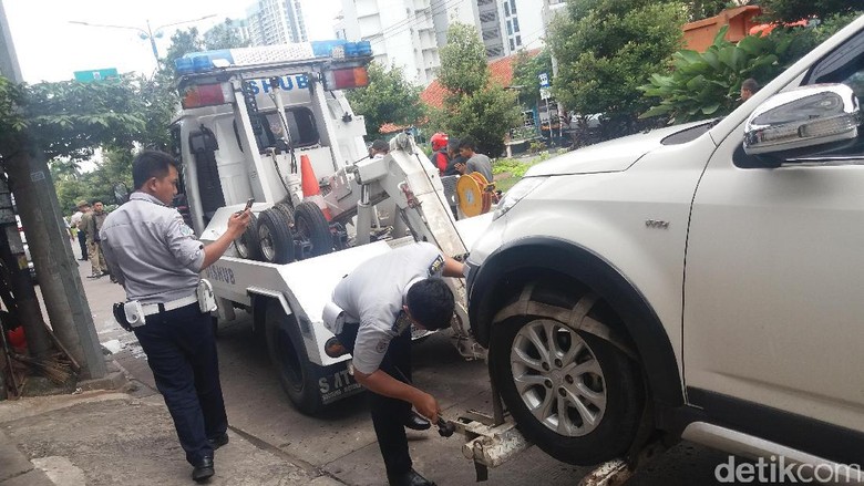 Jangan Coba-Coba Parkir Di Sembarangan,Ini dia Resikonya gan!!!