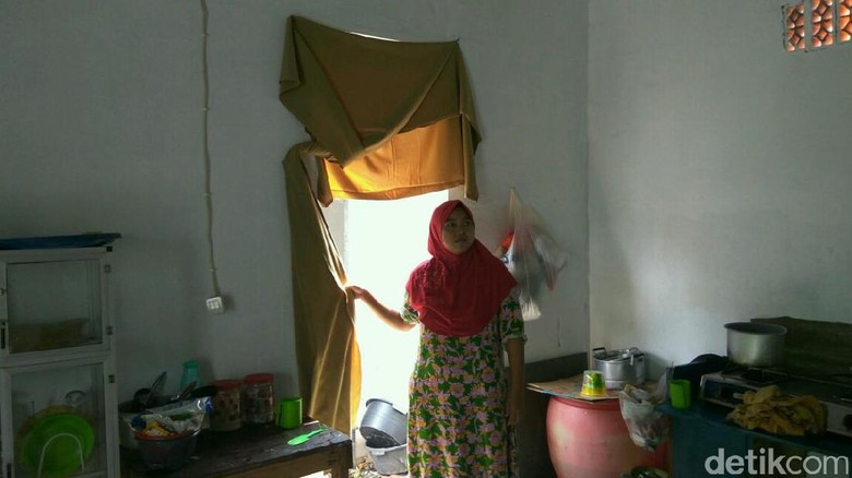 Warga Keluhkan Bedah Rumah Pemprov DKI: Plafon Saya Enggak Ada