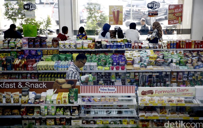 Foto: Begini Suasana Indomaret Usai Laba Bersihnya Anjlok