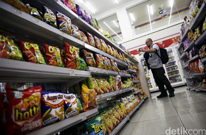 Foto: Begini Suasana Indomaret Usai Laba Bersihnya Anjlok
