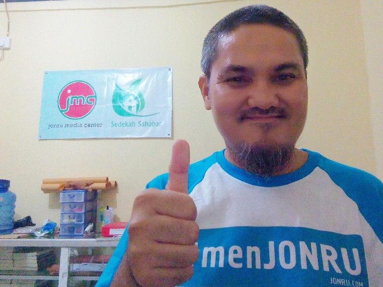 Saat Jonru Berandai-andai Akun Facebook-nya Diblokir