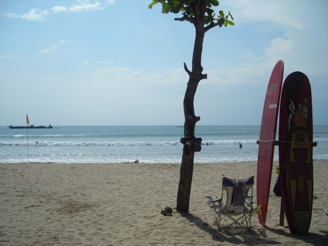 Pantai Kuta dengan pesonanya