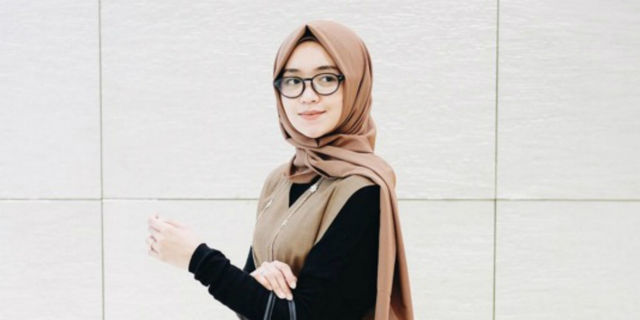 sista hijabers suka pakai kacamata? yuk intip style kekinian ini