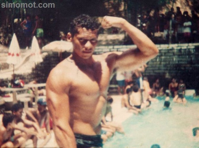 Agan ingin memiliki lengan besar seperti Popeye? Jangan meniru cara ini!