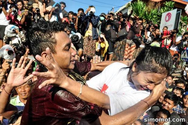 Tradisi Unik Mencari Jodoh Di Indonesia