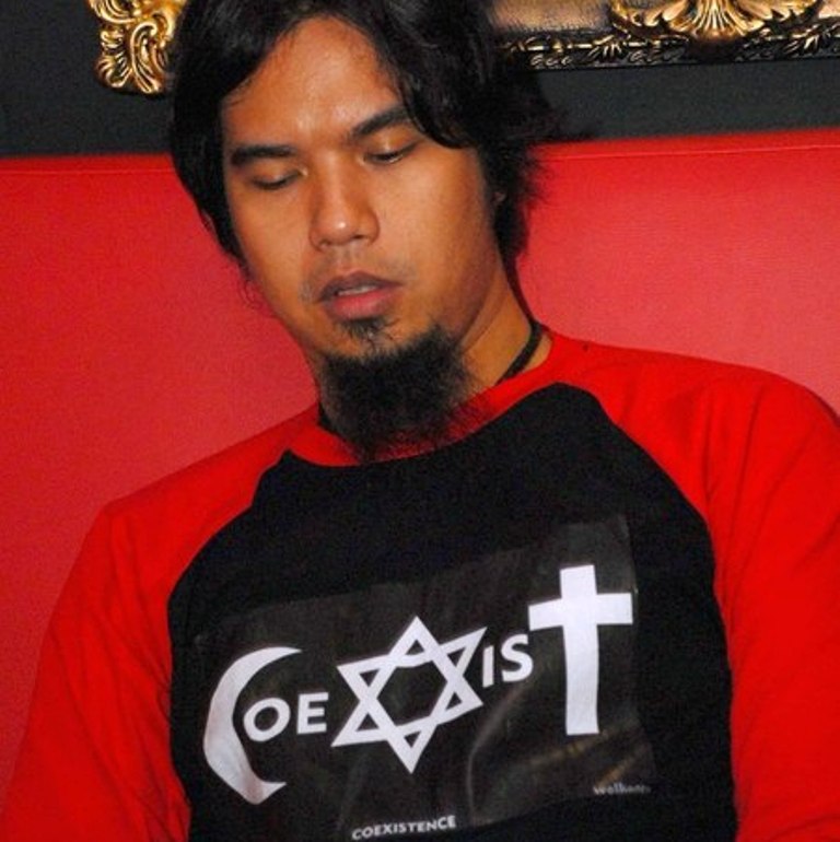Artis Ibukota Berdarah Jews Sedang Dilobby ikuti Pilkada Walkot Surabaya