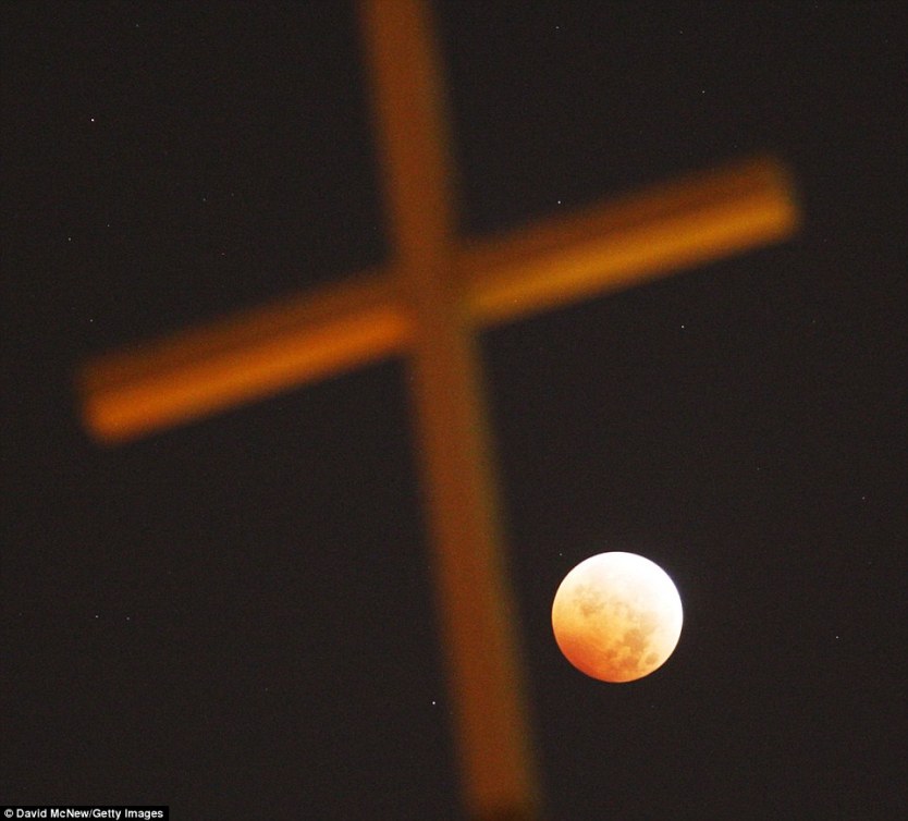 &#91;8/10/2014&#93;Foto-foto gerhana bulan merah di berbagai negara