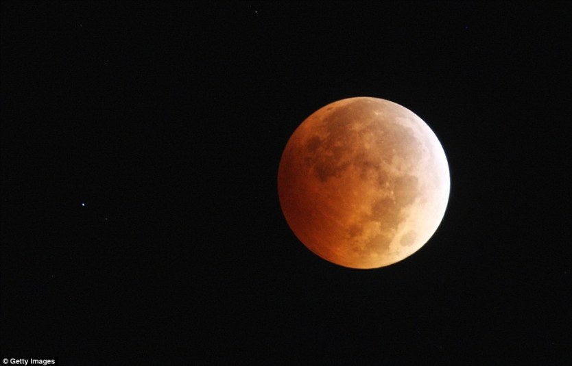 &#91;8/10/2014&#93;Foto-foto gerhana bulan merah di berbagai negara