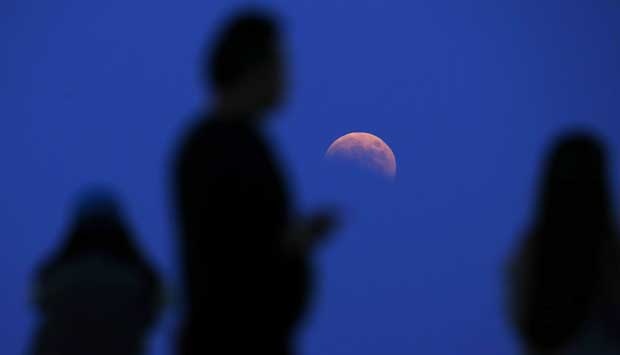 &#91;8/10/2014&#93;Foto-foto gerhana bulan merah di berbagai negara