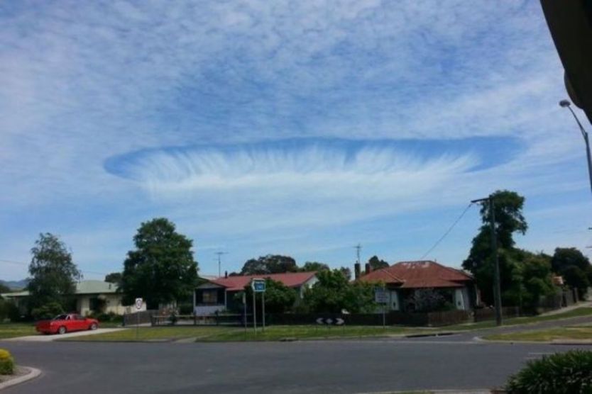 Lubang awan raksasa muncul di Australia, ini foto-fotonya!