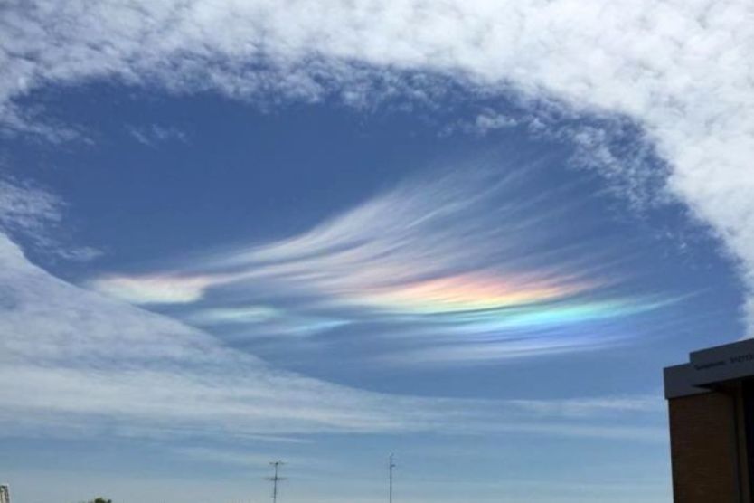 Lubang awan raksasa muncul di Australia, ini foto-fotonya!