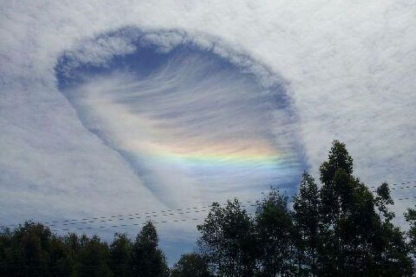 Lubang awan raksasa muncul di Australia, ini foto-fotonya!