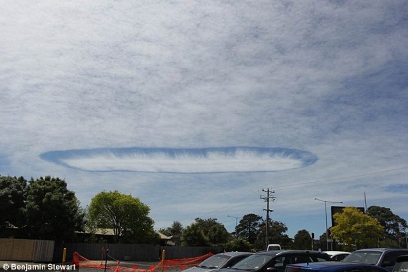 Lubang awan raksasa muncul di Australia, ini foto-fotonya!