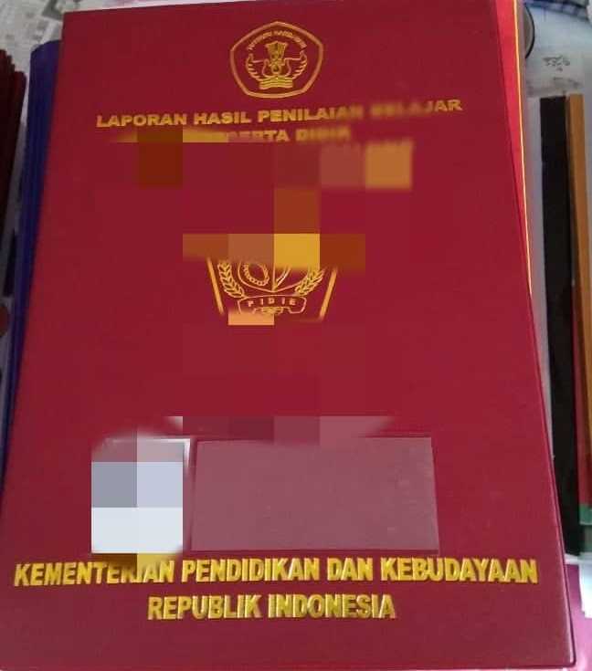 Kepsek Ini Mewajibkan Siswa Membeli Sampul Rapor Seharga 50 Ribu, Apa Pendapatmu?