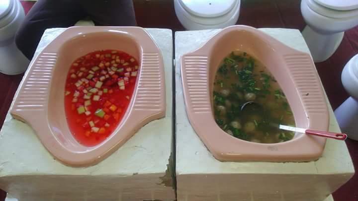 Cafe Jamban, Sensasi Unik Hidangan Diatas Closet