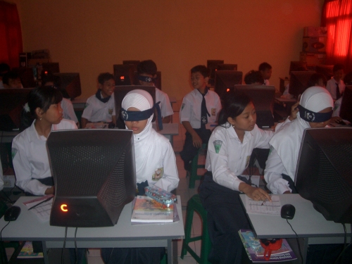 Manfaat mengetik cepat 10 jari