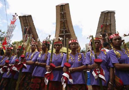 Beragam Suku yang Ada di Indonesia Beserta Tradisi Uniknya