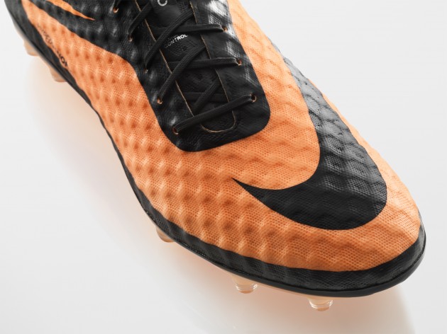 Football Lovers masuk ! Spesifikasi Sepatu Hypervenom !!!