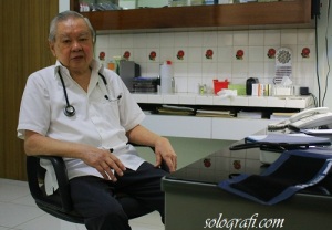 dr. Lo Siaw Ging dokter langka yang masih eksis (yg kemarin demo masuk)