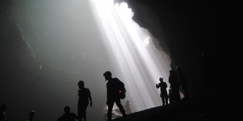 8 tempat wisata paling menantang di Indonesia