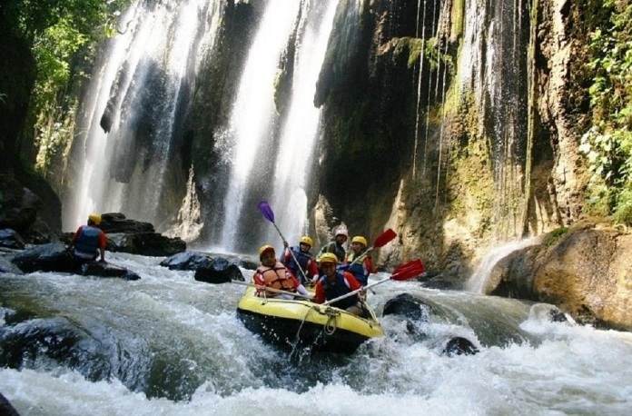 8 tempat wisata paling menantang di Indonesia