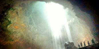 8 tempat wisata paling menantang di Indonesia