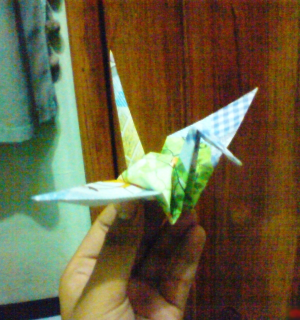 nih gan buat Origami Burung (Origami Crane) ngga nyesel liat gan