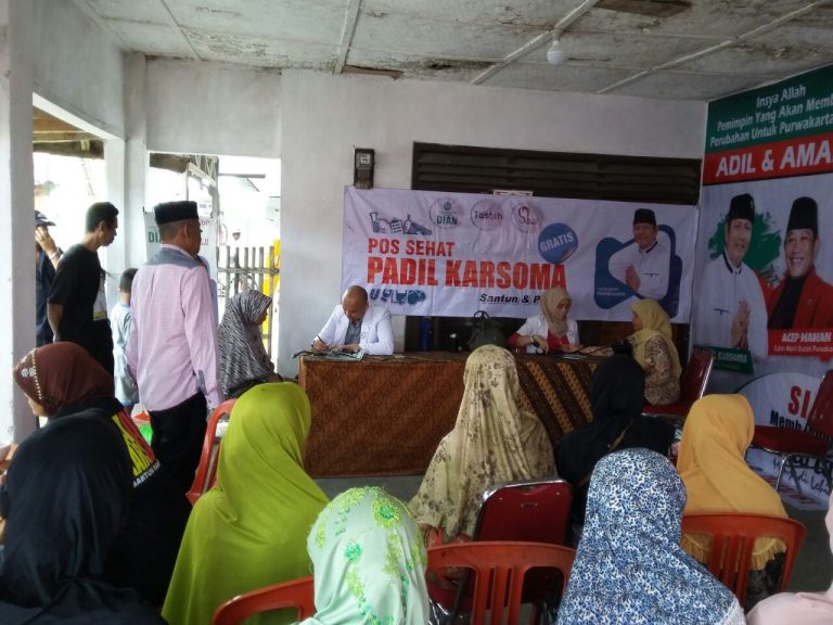 Padil Karsoma-Acep Maman Beri Pengobatan Gratis ke Masyarakat Sawah Kulon