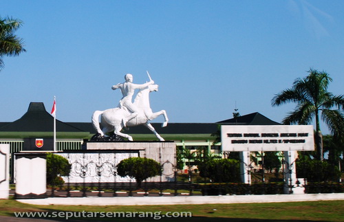 &#91;MUST SEE&#93; Ini Beberapa Patung Pahlawan Di Atas Kuda di Indonesia!
