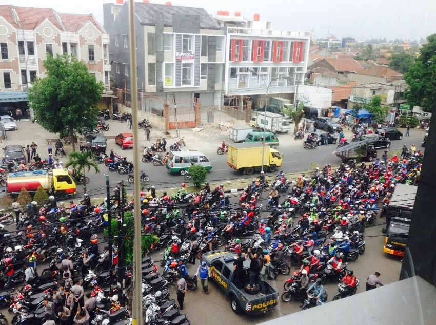 Ojek Pangkalan Serbu Kantor Ridwan Kamil