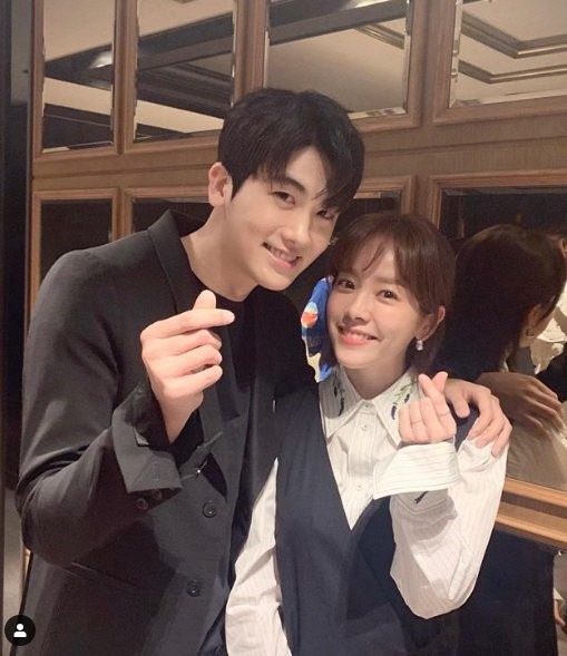 han-ji-min-kirim-coffee-truck-untuk-mendukung-park-hyung-sik-di-drama-baru