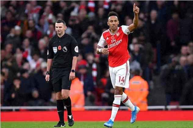 bintang-arsenal-ini-lebih-cepat-samai-rekor-gol-thierry-henry