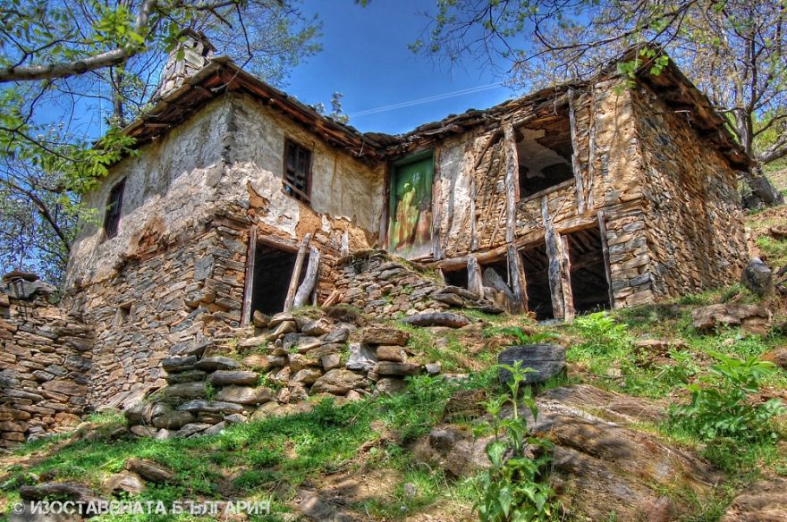 Mengintip Bangunan Peninggalan dan Terbengkalai yang Mengerikan di Bulgaria
