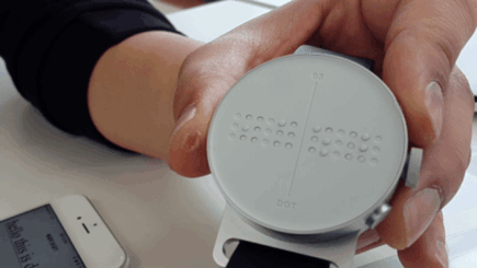 Dot Smartwatch Braile: Teknologi yang Memudahkan Tuna Netra